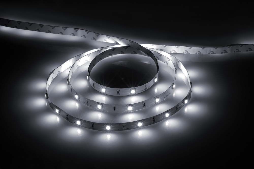 Лента Белая светод. 7,2W/m 12V 6К IP20 5м LS606 30SMD FERON